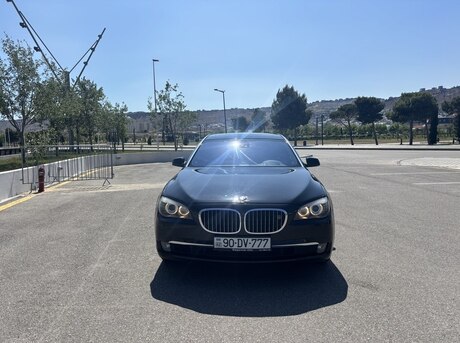 BMW 750 2008