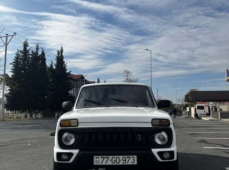 LADA (VAZ) Niva 2011