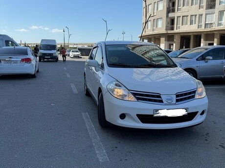 Nissan Tiida 2011
