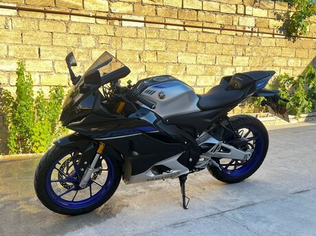 Yamaha R15M