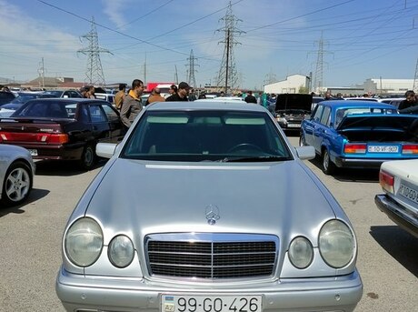 Mercedes E 200