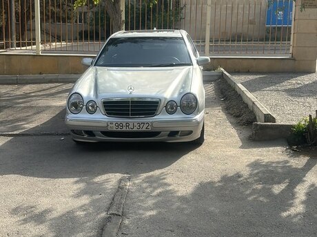 Mercedes E 200