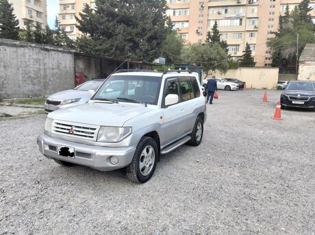 Mitsubishi Pajero io 2001