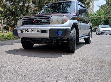 Mitsubishi Pajero io 1999