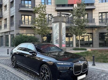 BMW i7 M70 2023