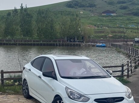 Hyundai Accent 2012