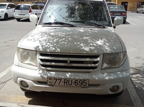 Mitsubishi Pajero io 2002