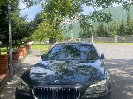 BMW 750 2009