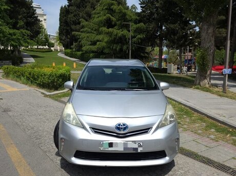 Toyota Prius V 2012