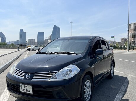 Nissan Tiida 2005