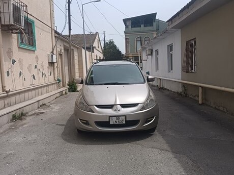 Mitsubishi Grandis 2003