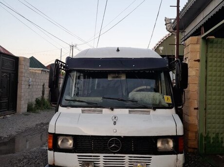 Mercedes  1990