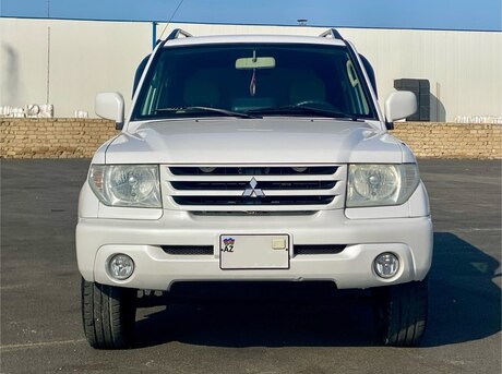 Mitsubishi Pajero io 2003
