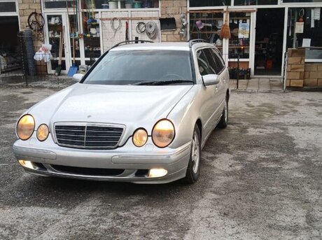 Mercedes E 220 d 2000