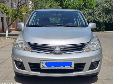 Nissan Tiida 2011