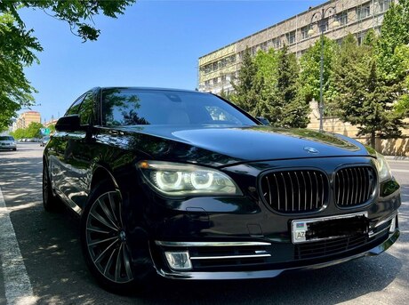 BMW 750 2013