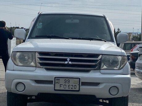 Mitsubishi Pajero io 2000