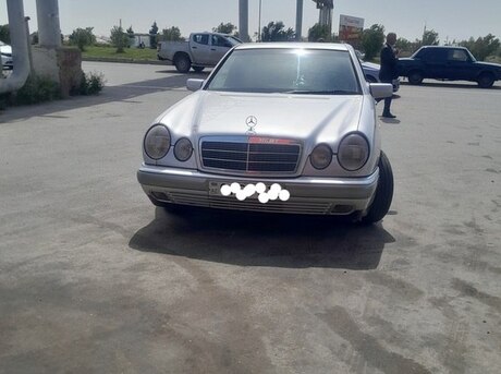 Mercedes E 240 1999