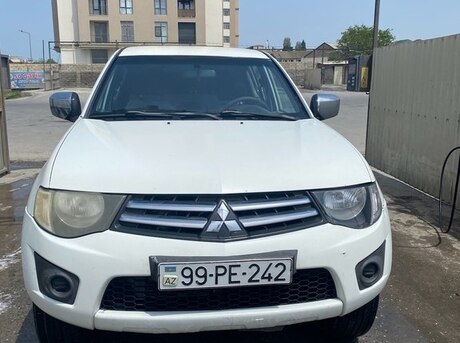 Mitsubishi L200 2011