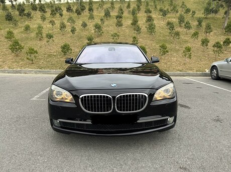 BMW 750 2011