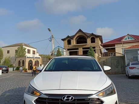 Hyundai Elantra 2020