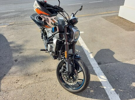 CFMOTO 300 SR-S