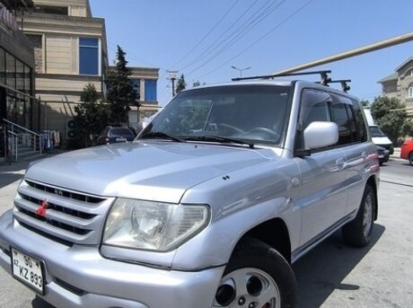 Mitsubishi Pajero io 2002
