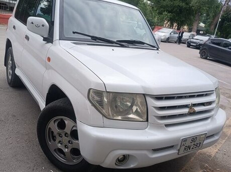 Mitsubishi Pajero io 2001