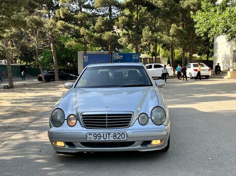 Mercedes E 220 d 2000