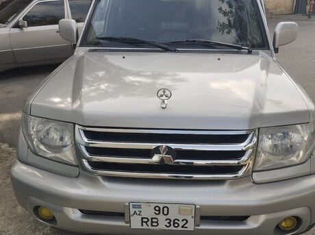 Mitsubishi Pajero io 2000