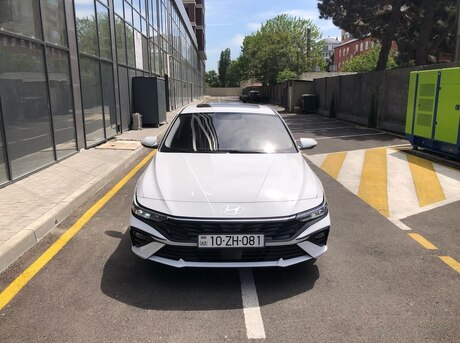Hyundai Elantra 2024