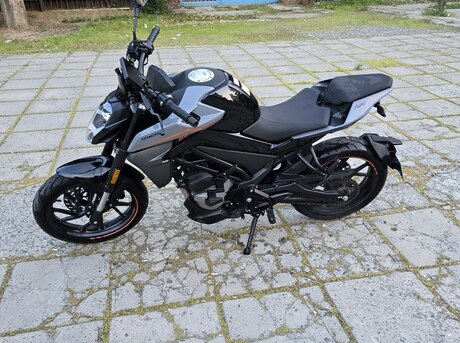 CFMOTO 300 NK