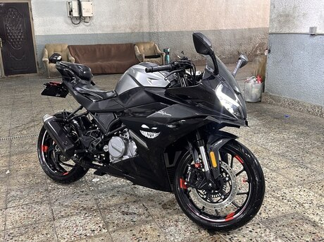 CFMOTO 300 SR-S