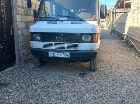 Mercedes 208 D 1990