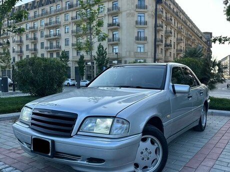 Mercedes C 200