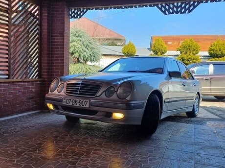 Mercedes E 220 d 2001