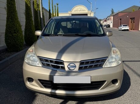 Nissan Tiida 2011