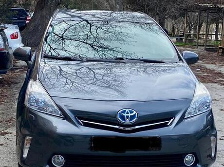 Toyota Prius V 2012