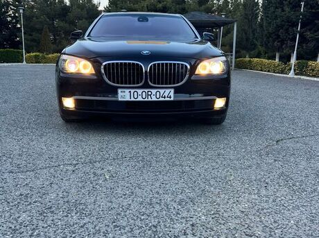 BMW 750 2011