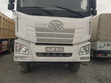FAW J6P dumper 8x4