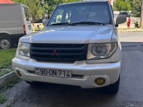 Mitsubishi Pajero io