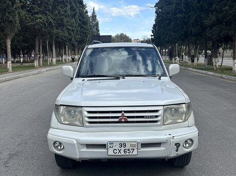 Mitsubishi Pajero io