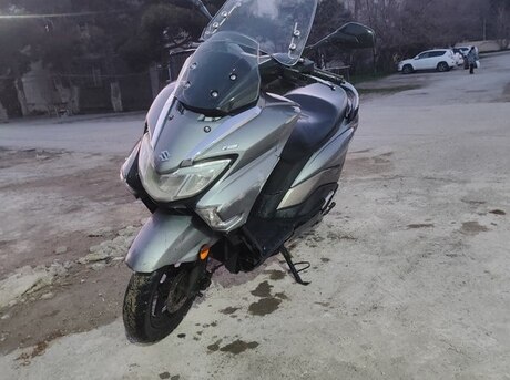 Suzuki Burgman 2020