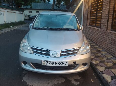 Nissan Tiida 2011