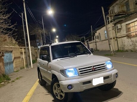 Mitsubishi Pajero io