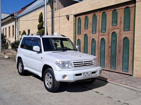 Mitsubishi Pajero io