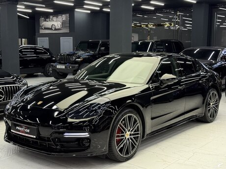 Porsche Panamera 4