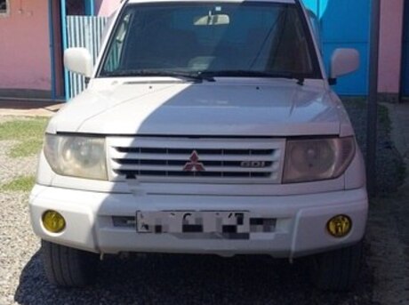 Mitsubishi Pajero io