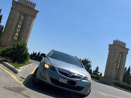 Opel Astra 2012