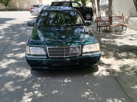 Mercedes C 240
